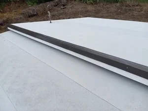 Flat roof with white membrane and black trim flashing installation